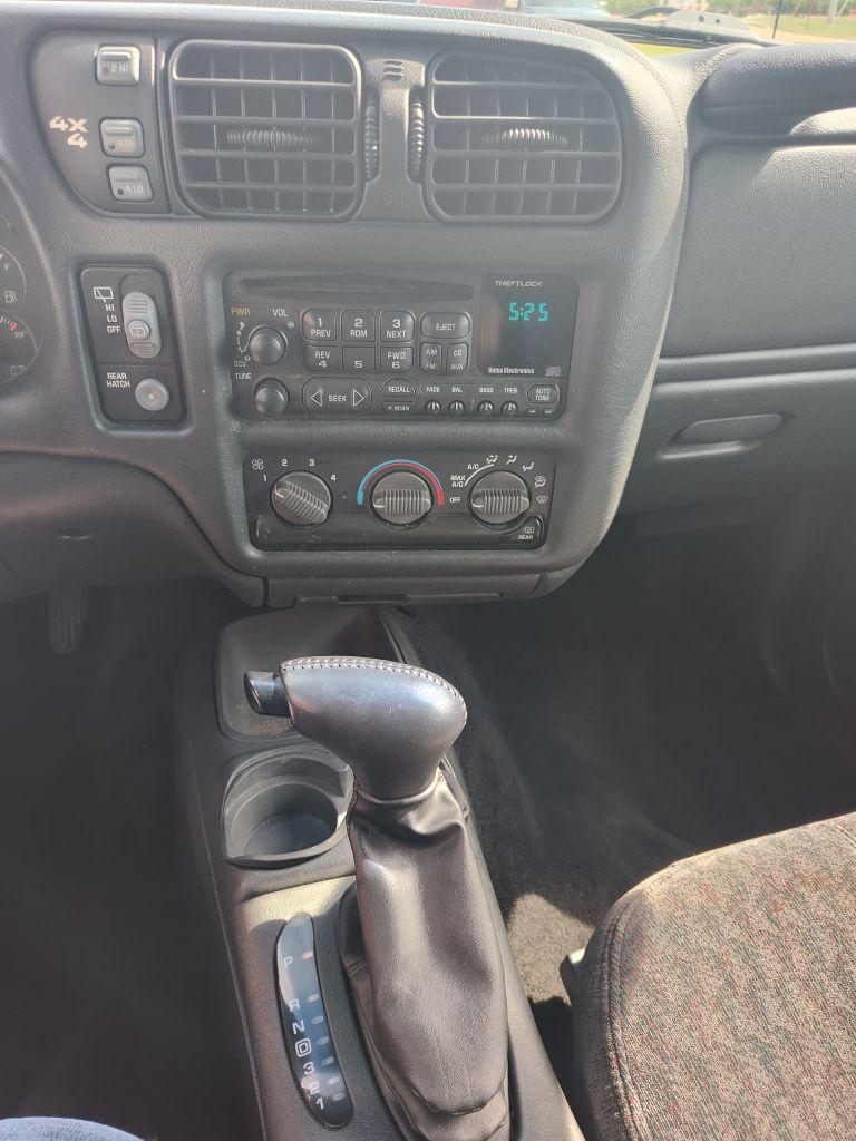 Photo 8 of this GMC JIMMY