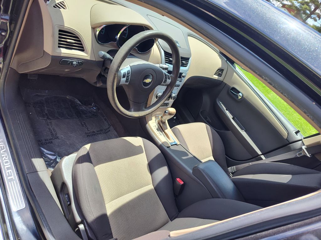 Photo 5 of this CHEVROLET MALIBU