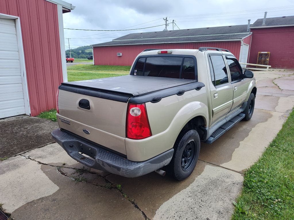 Photo 3 of this FORD EXPLORER SPORT