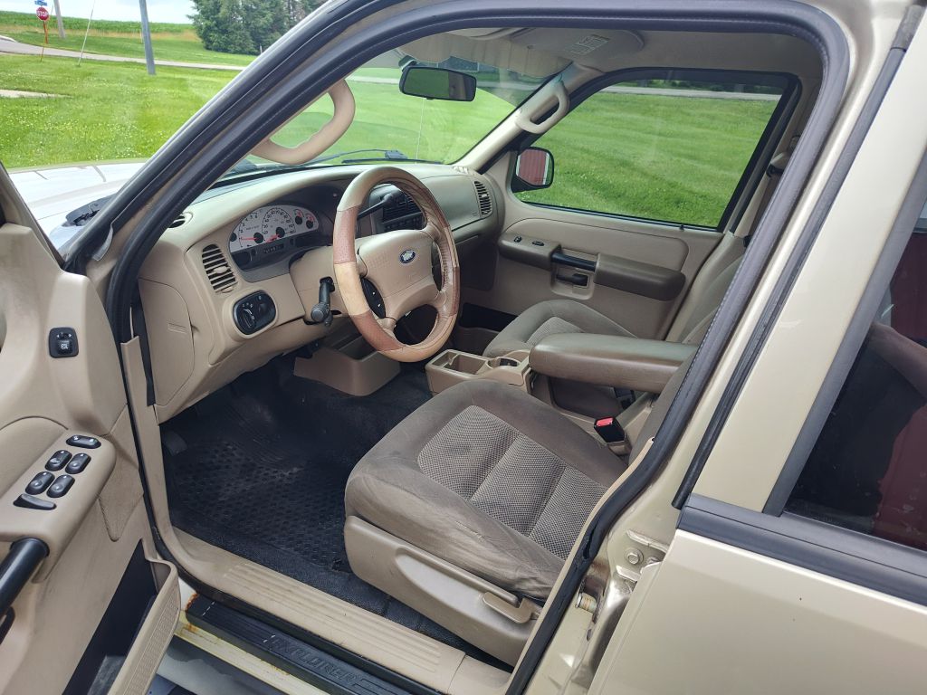 Photo 5 of this FORD EXPLORER SPORT