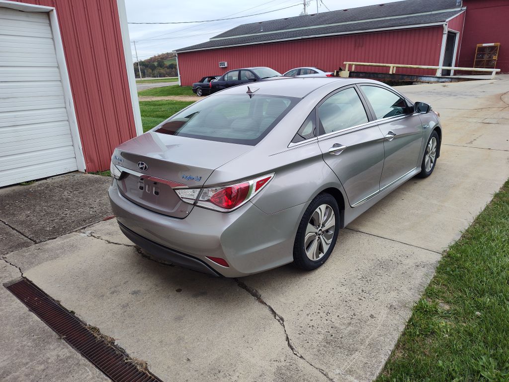Photo 3 of this HYUNDAI SONATA
