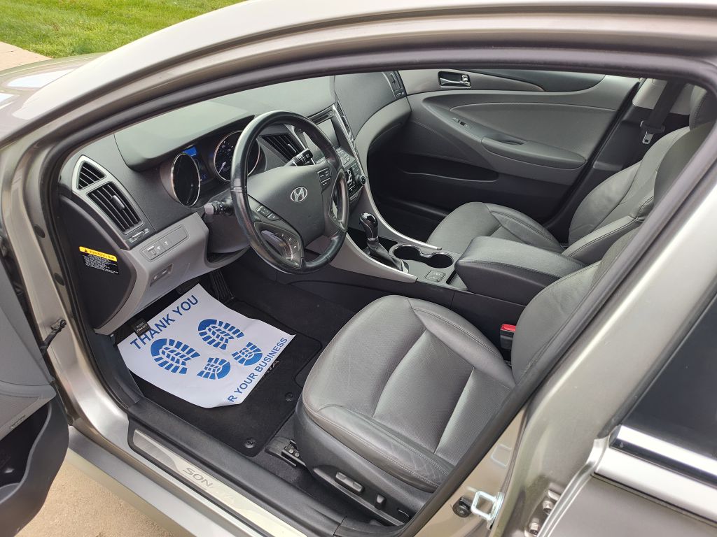 Photo 5 of this HYUNDAI SONATA