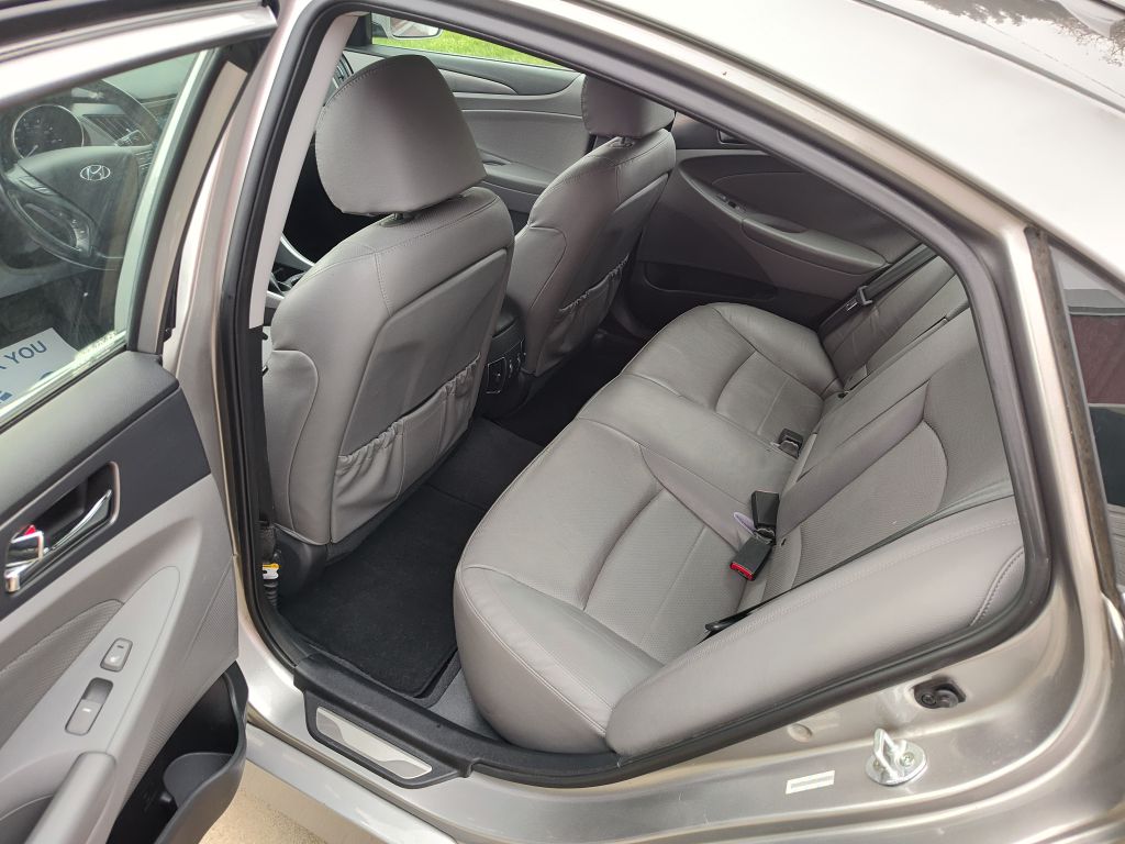 Photo 6 of this HYUNDAI SONATA