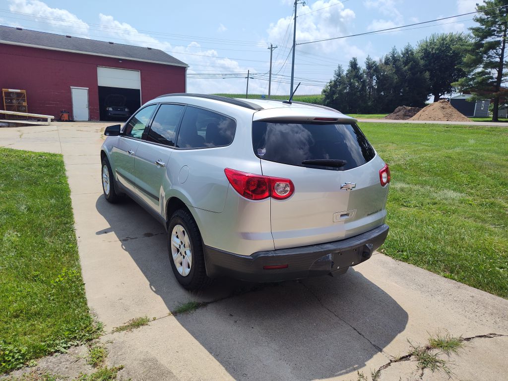 Photo 2 of this CHEVROLET TRAVERSE