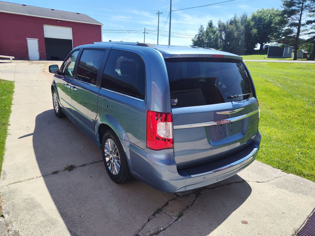 Photo 2 of this CHRYSLER TOWN & COUNTRY