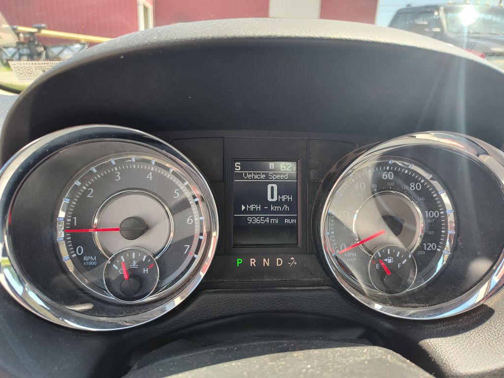 Photo 8 of this CHRYSLER TOWN & COUNTRY