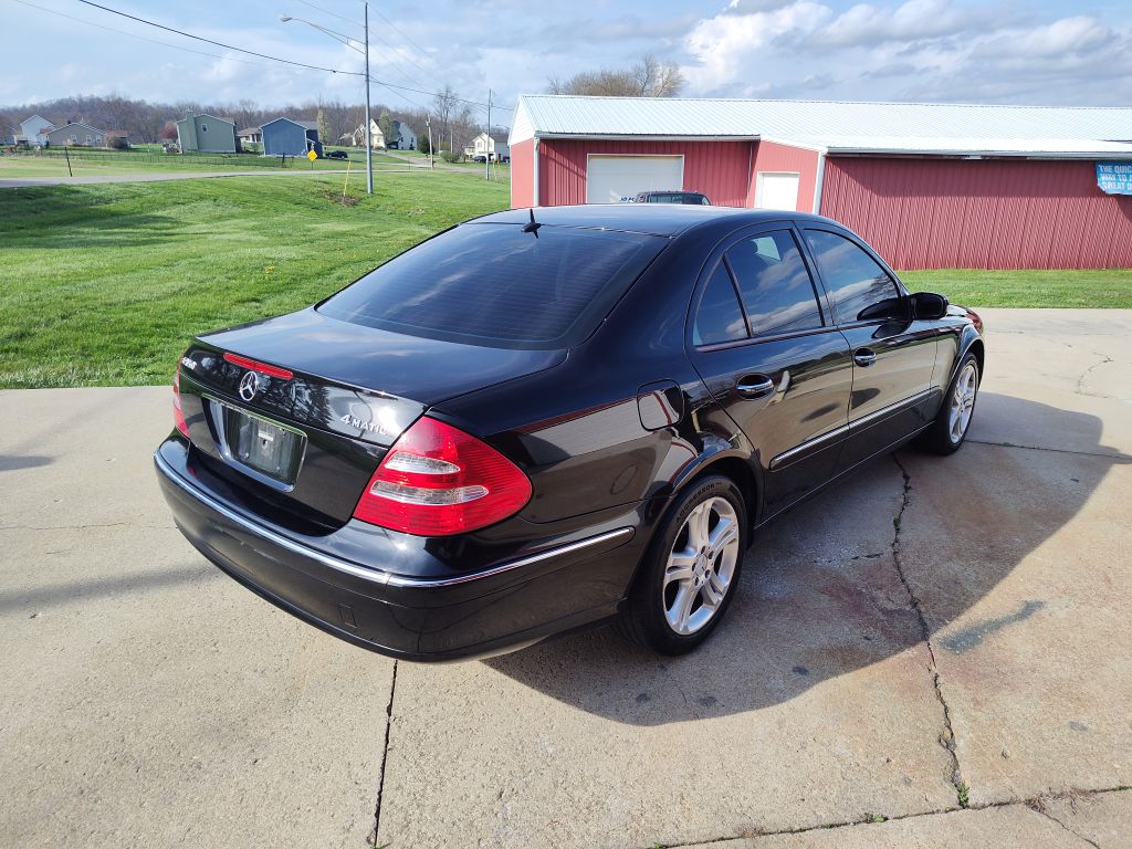Photo 3 of this MERCEDES-BENZ E-CLASS