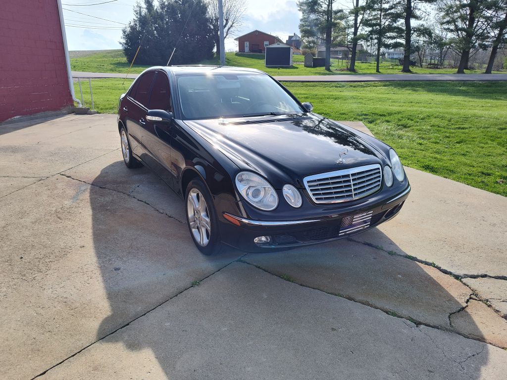 Photo 4 of this MERCEDES-BENZ E-CLASS