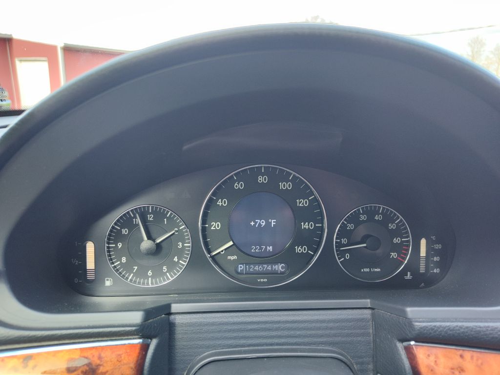 Photo 7 of this MERCEDES-BENZ E-CLASS