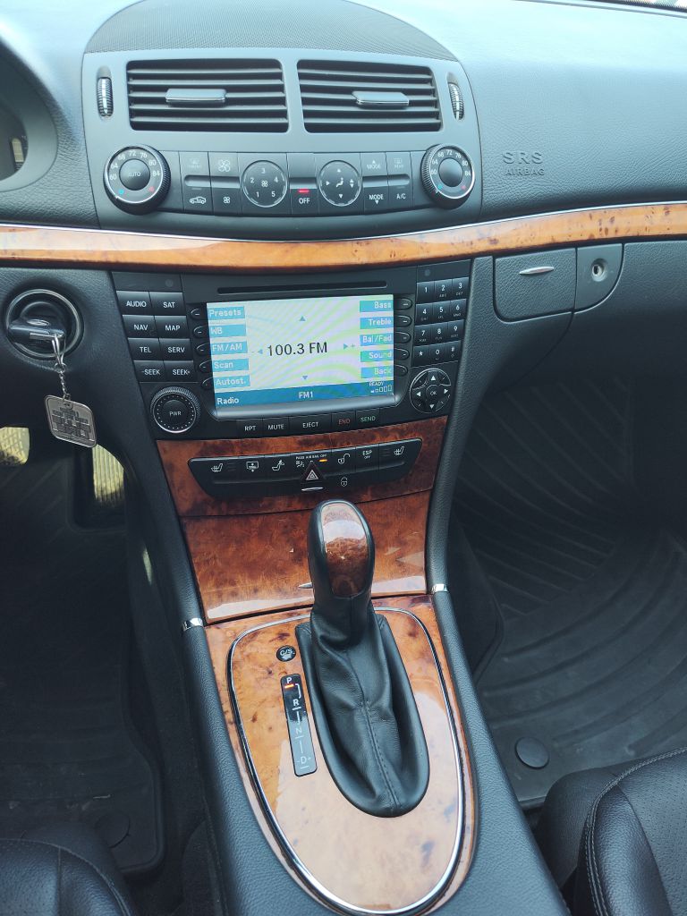 Photo 8 of this MERCEDES-BENZ E-CLASS