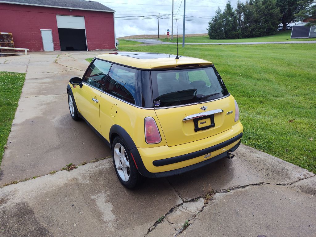 Photo 2 of this MINI COOPER