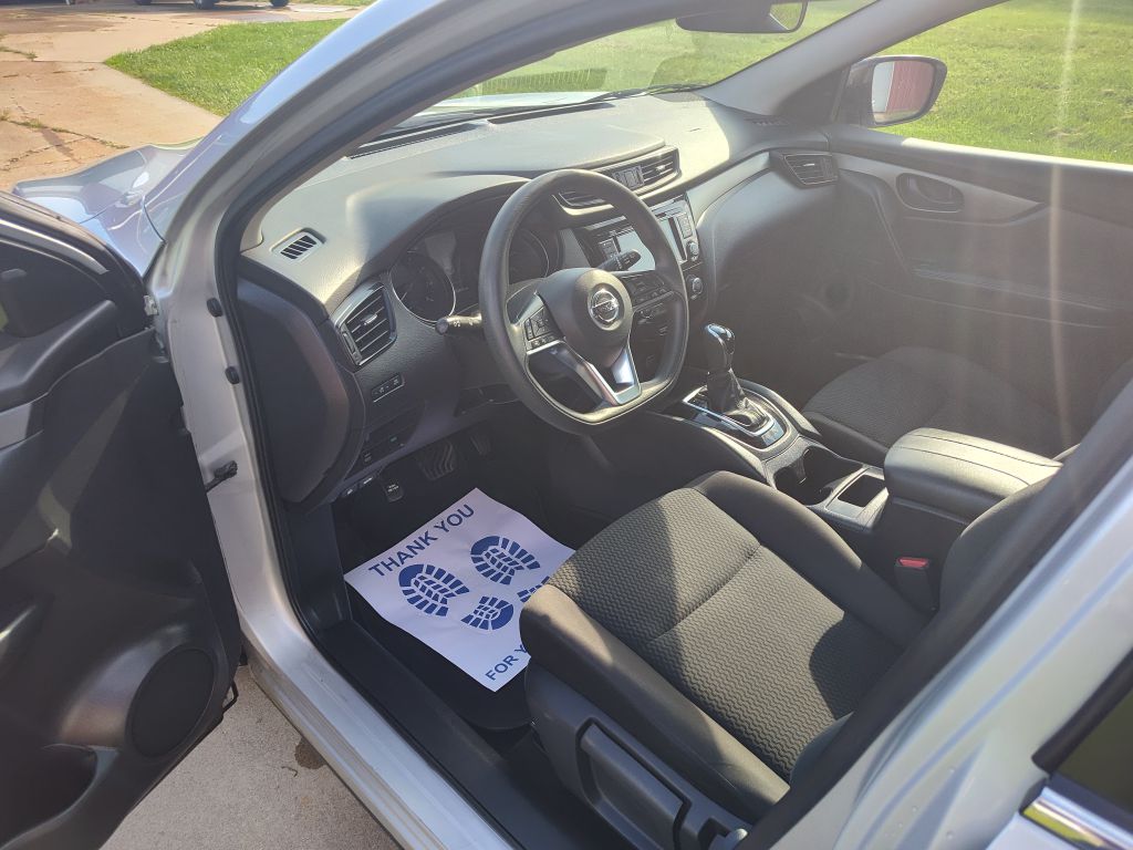 Photo 5 of this NISSAN ROGUE SPORT