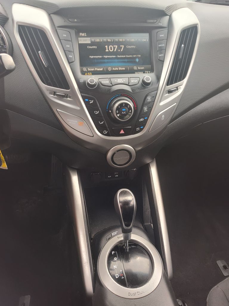 Photo 8 of this HYUNDAI VELOSTER