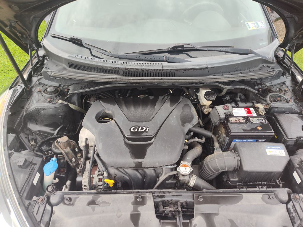 Photo 9 of this HYUNDAI VELOSTER