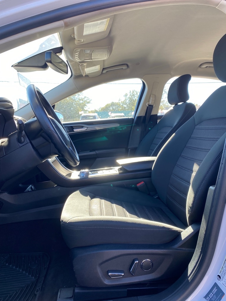 Photo 8 of this FORD FUSION