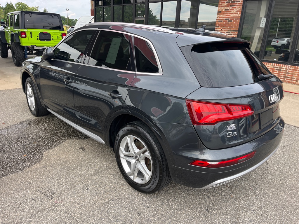 Photo 2 of this AUDI Q5