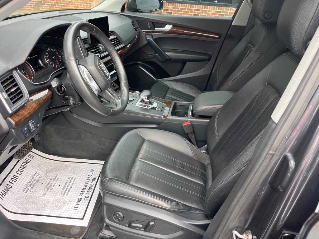 Photo 8 of this AUDI Q5