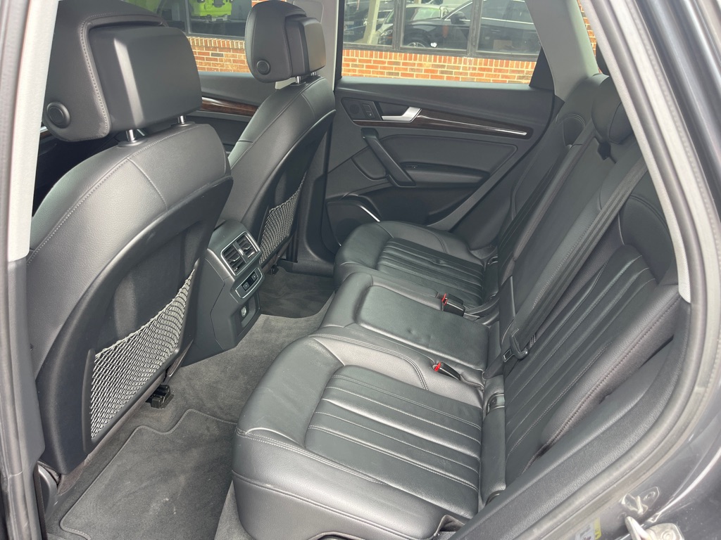 Photo 11 of this AUDI Q5