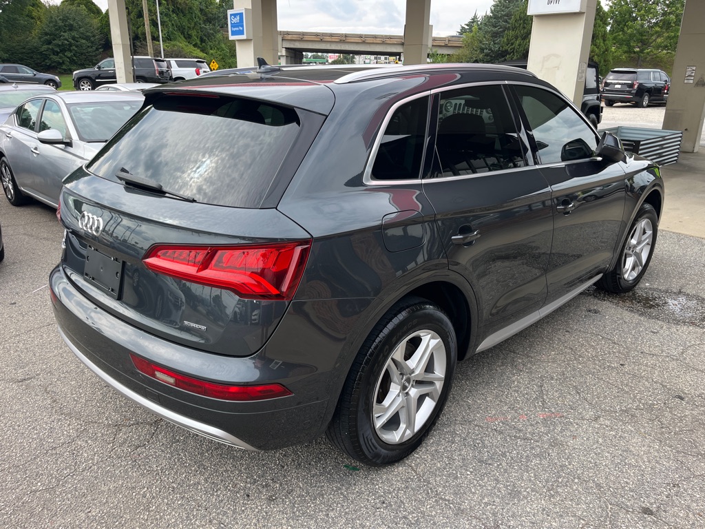Photo 3 of this AUDI Q5