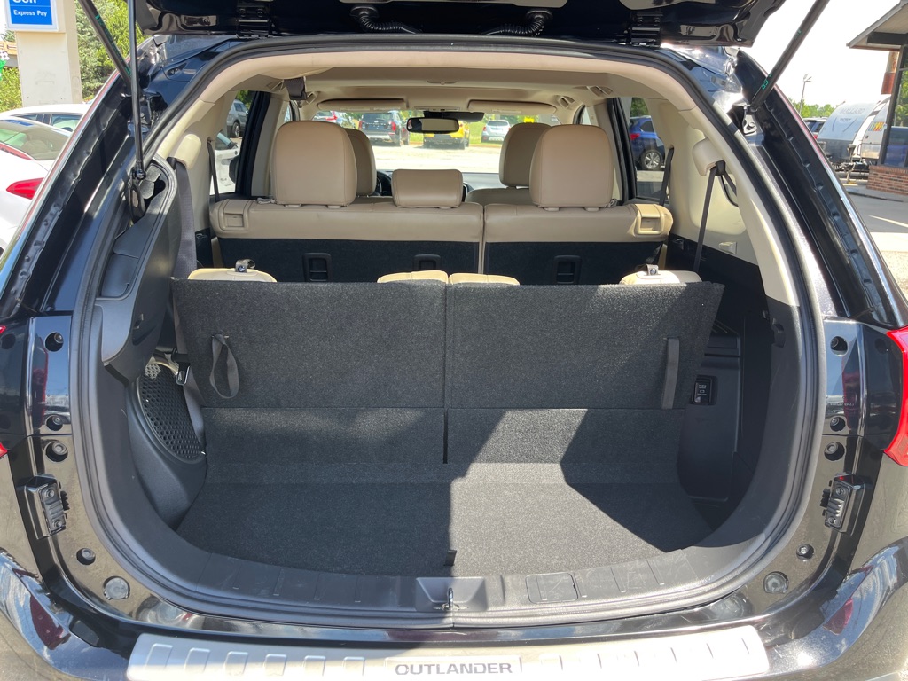 Photo 13 of this MITSUBISHI OUTLANDER