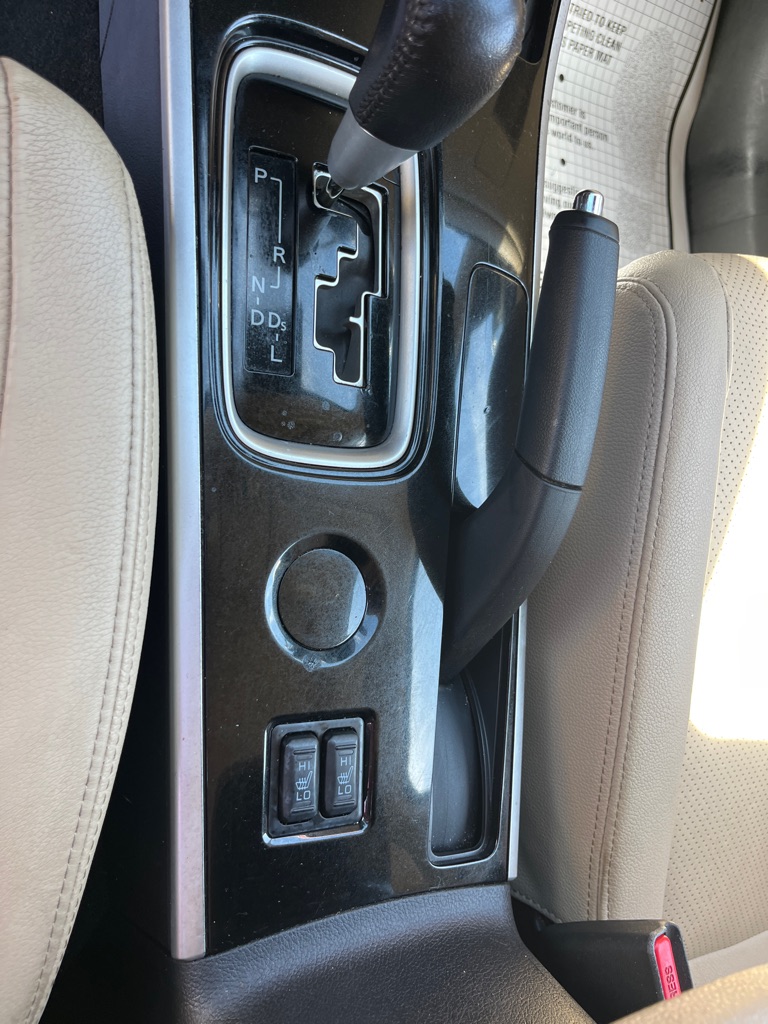 Photo 10 of this MITSUBISHI OUTLANDER