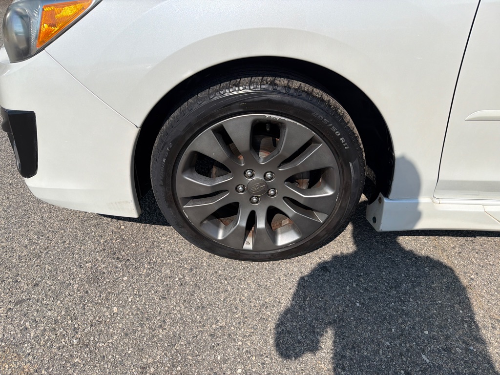 Photo 11 of this SUBARU IMPREZA