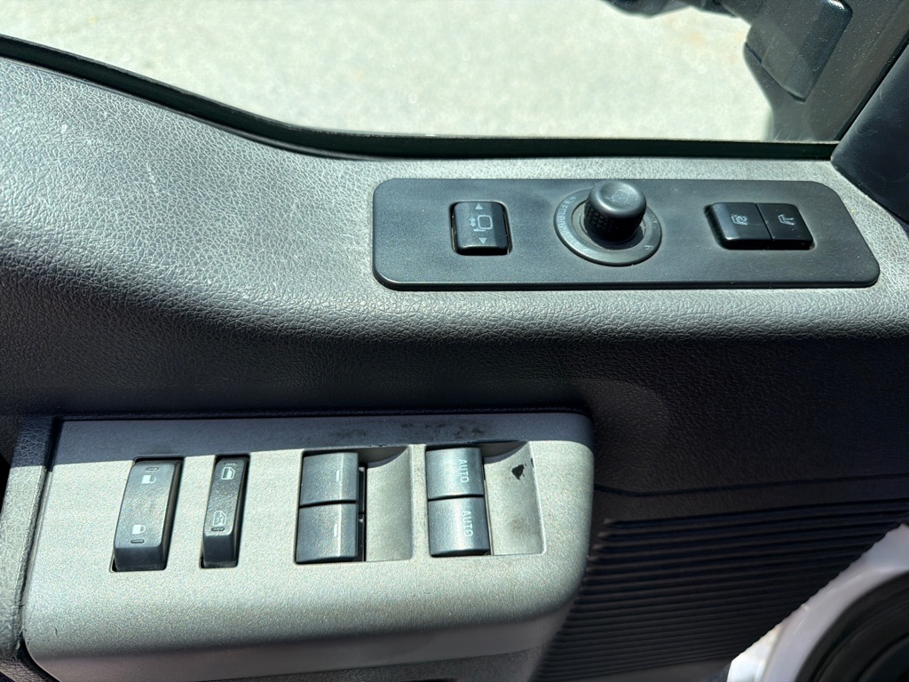 Photo 13 of this FORD F350