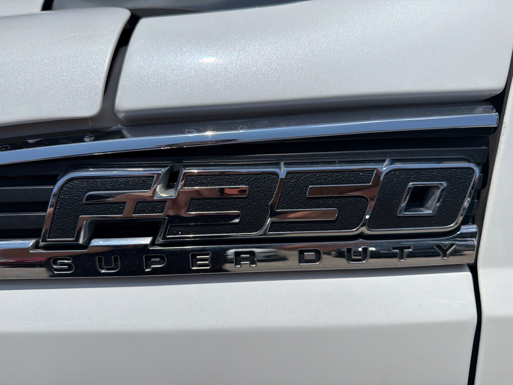 Photo 10 of this FORD F350