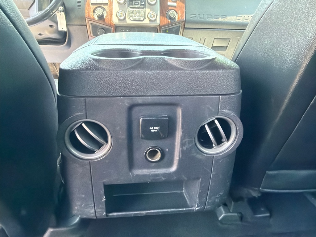 Photo 21 of this FORD F350