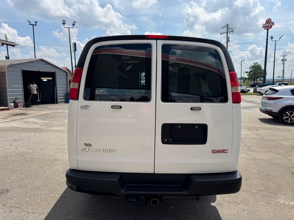 Photo 3 of this GMC SAVANA