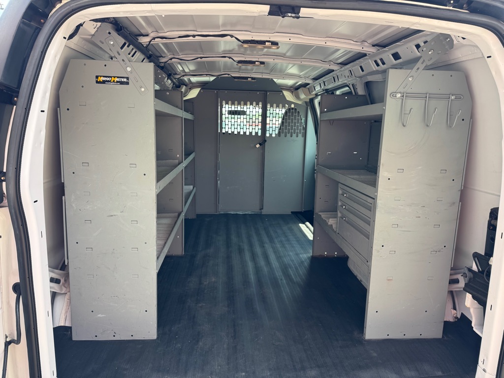 Photo 6 of this GMC SAVANA