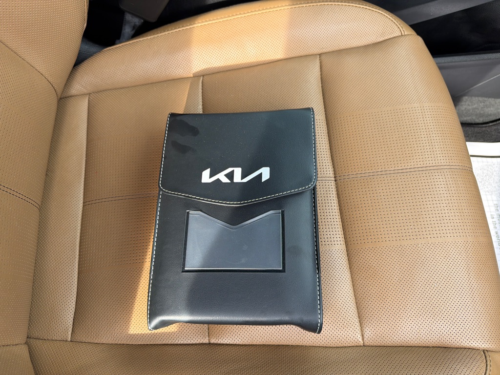 Photo 21 of this KIA TELLURIDE