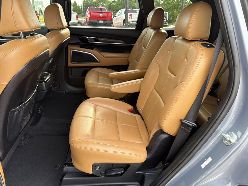 Photo 16 of this KIA TELLURIDE