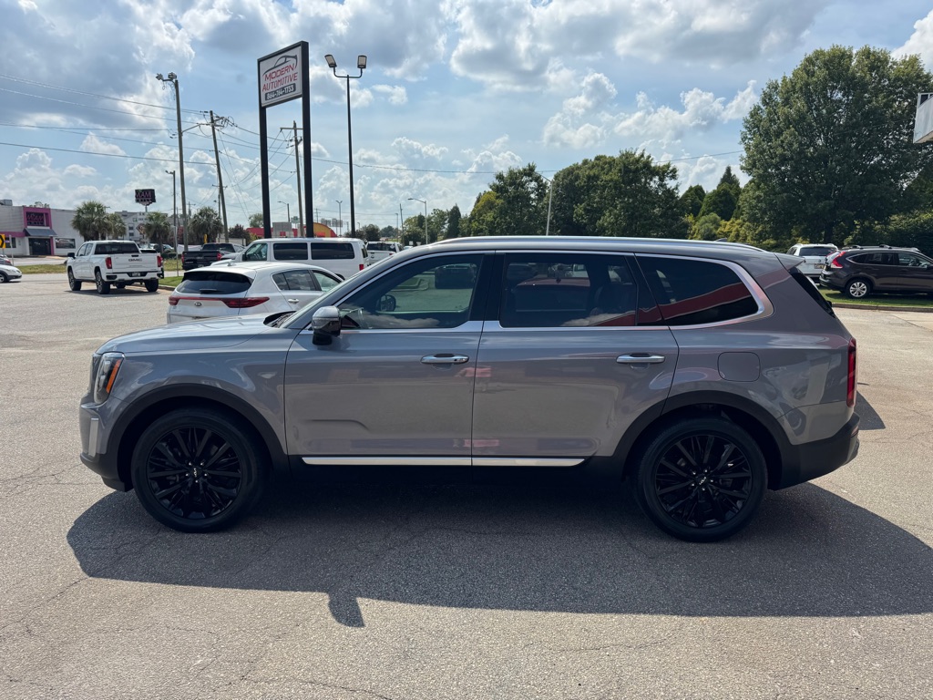 Photo 2 of this KIA TELLURIDE