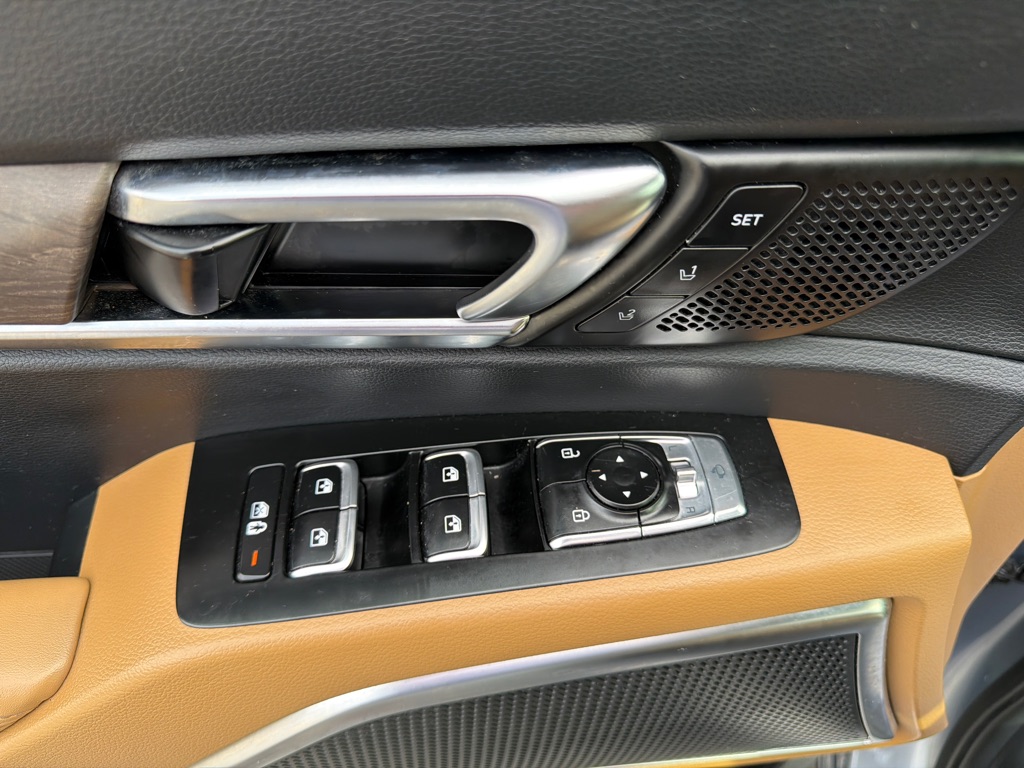 Photo 8 of this KIA TELLURIDE