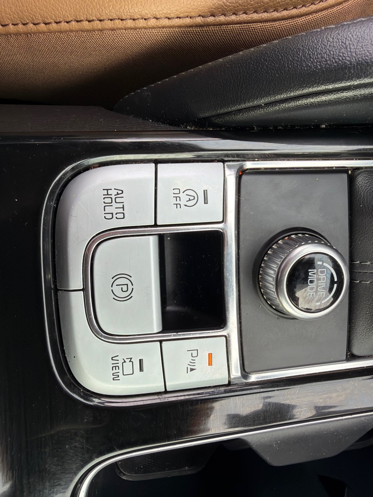 Photo 14 of this KIA TELLURIDE