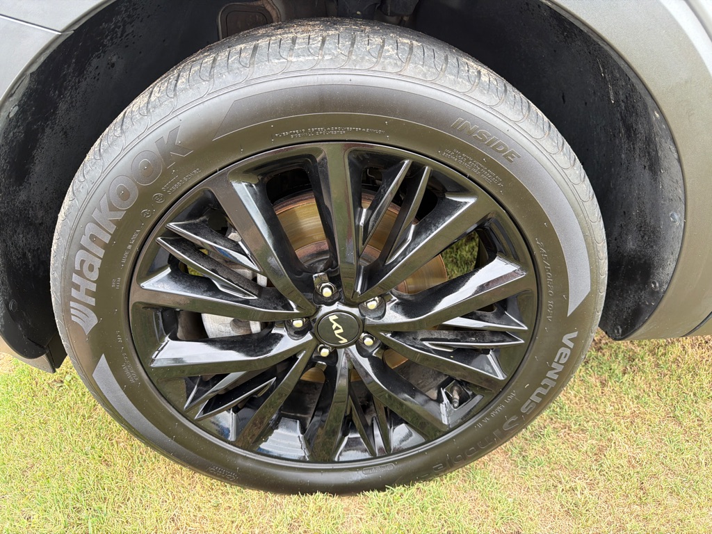 Photo 5 of this KIA TELLURIDE