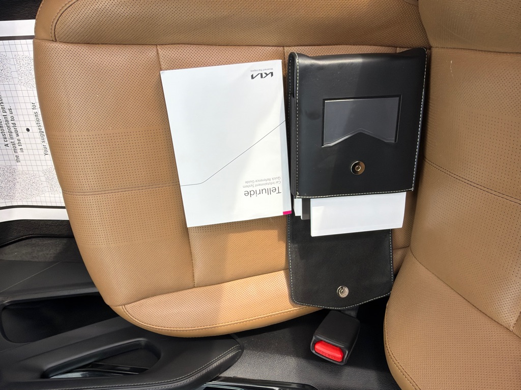 Photo 22 of this KIA TELLURIDE