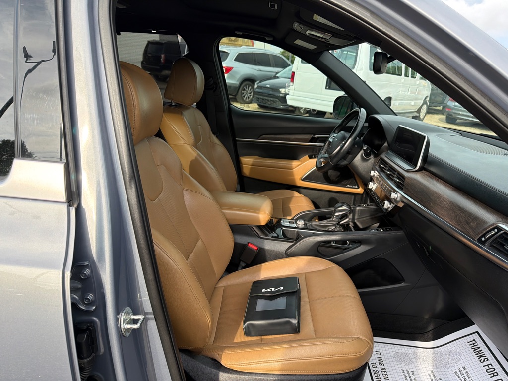 Photo 20 of this KIA TELLURIDE