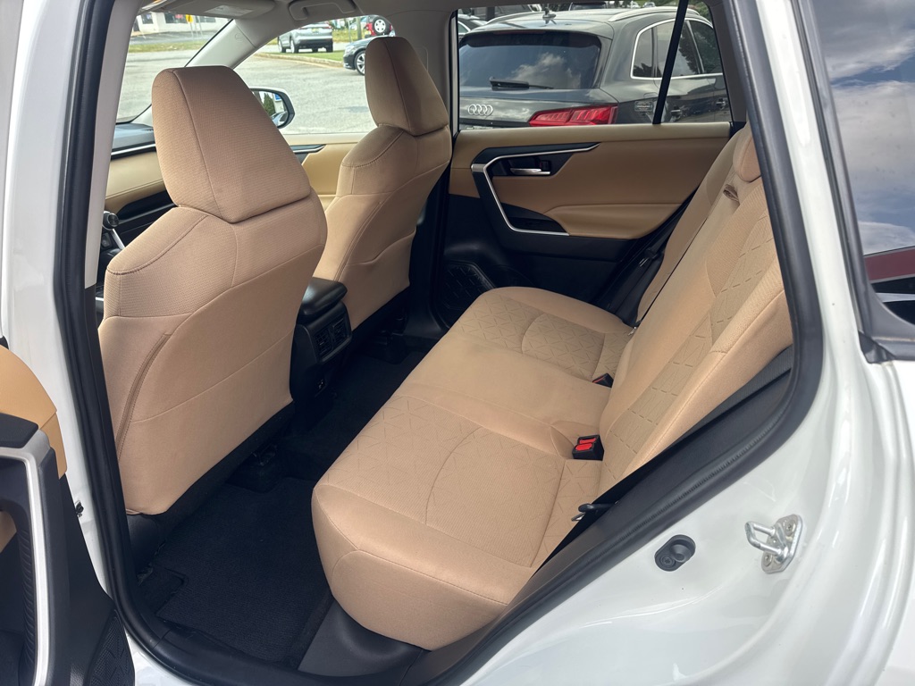 Photo 6 of this TOYOTA RAV4