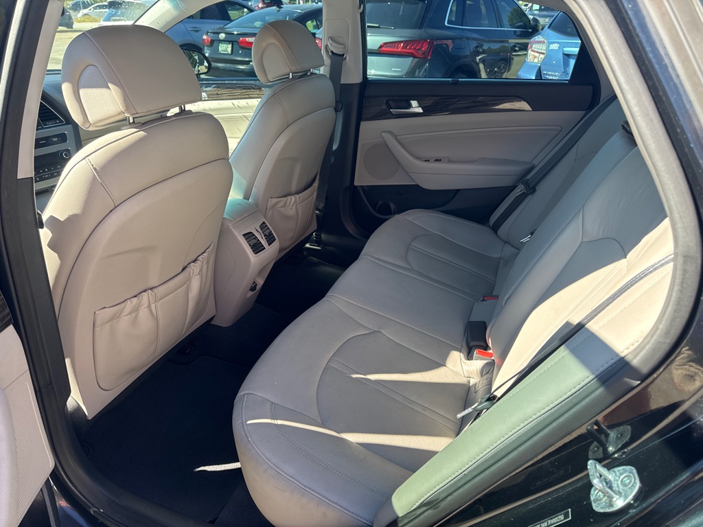 Photo 8 of this HYUNDAI SONATA