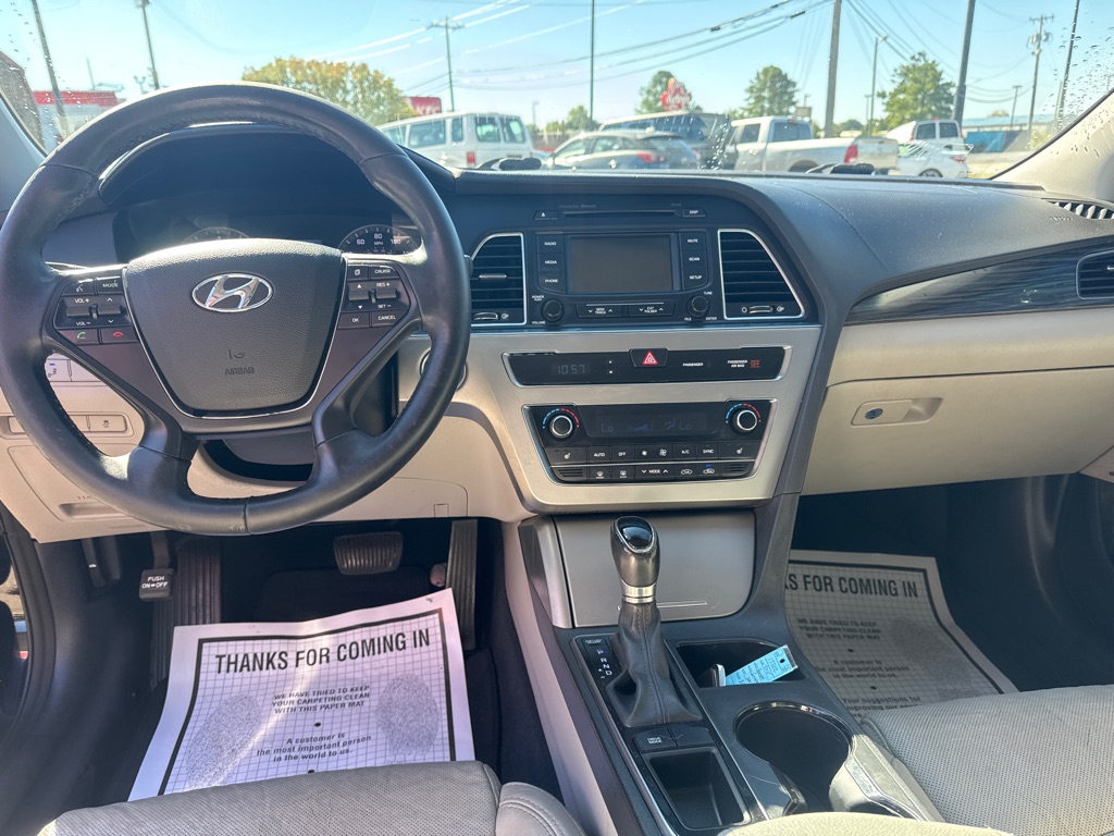 Photo 9 of this HYUNDAI SONATA