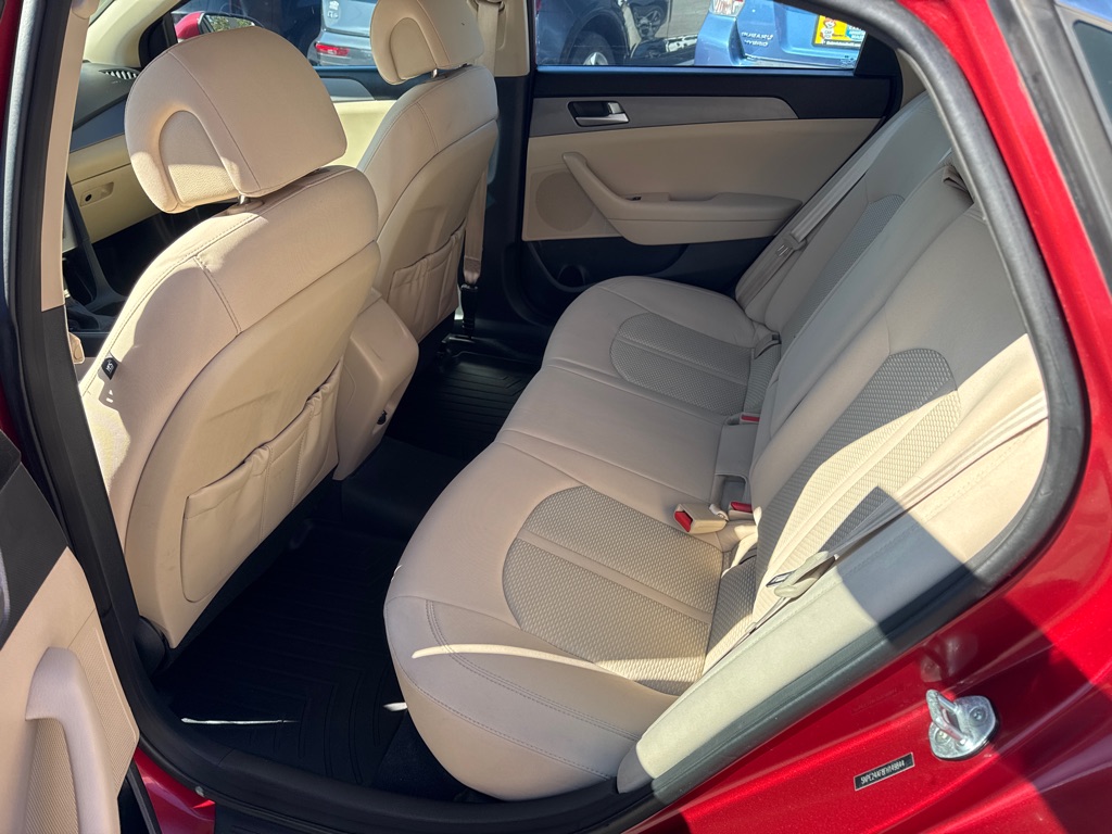 Photo 8 of this HYUNDAI SONATA