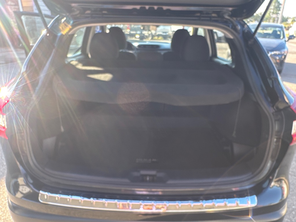 Photo 9 of this NISSAN ROGUE SPORT