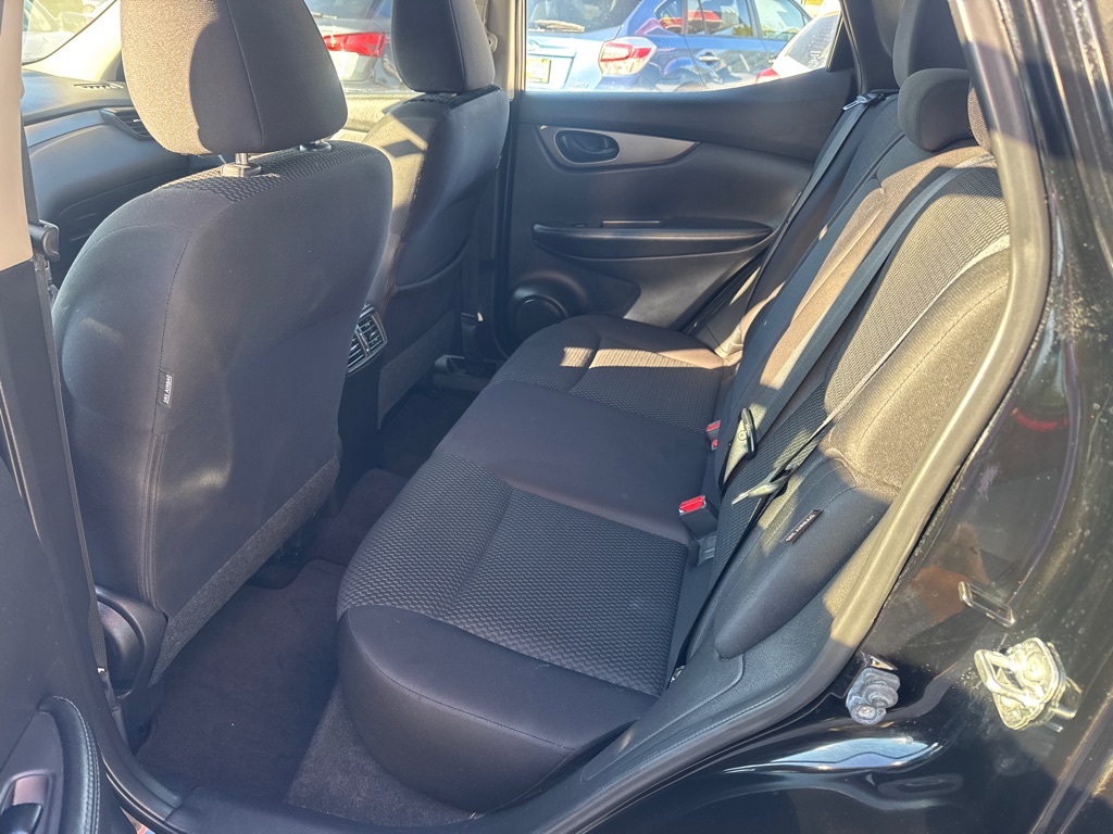 Photo 8 of this NISSAN ROGUE SPORT