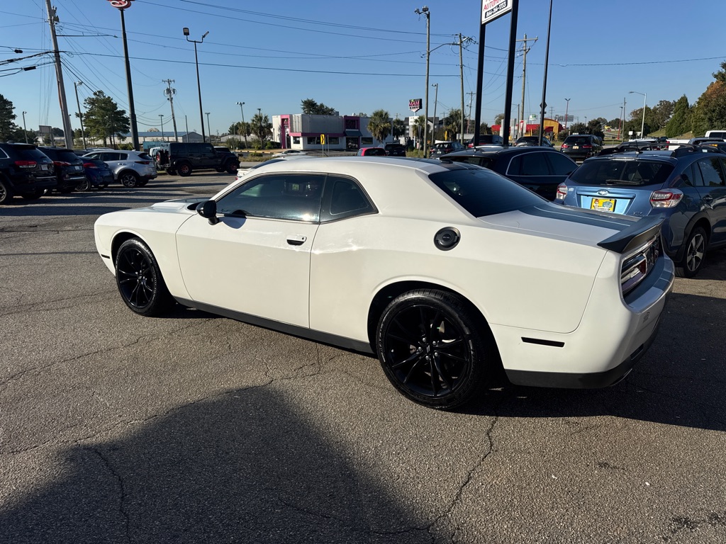 Photo 3 of this DODGE CHALLENGER