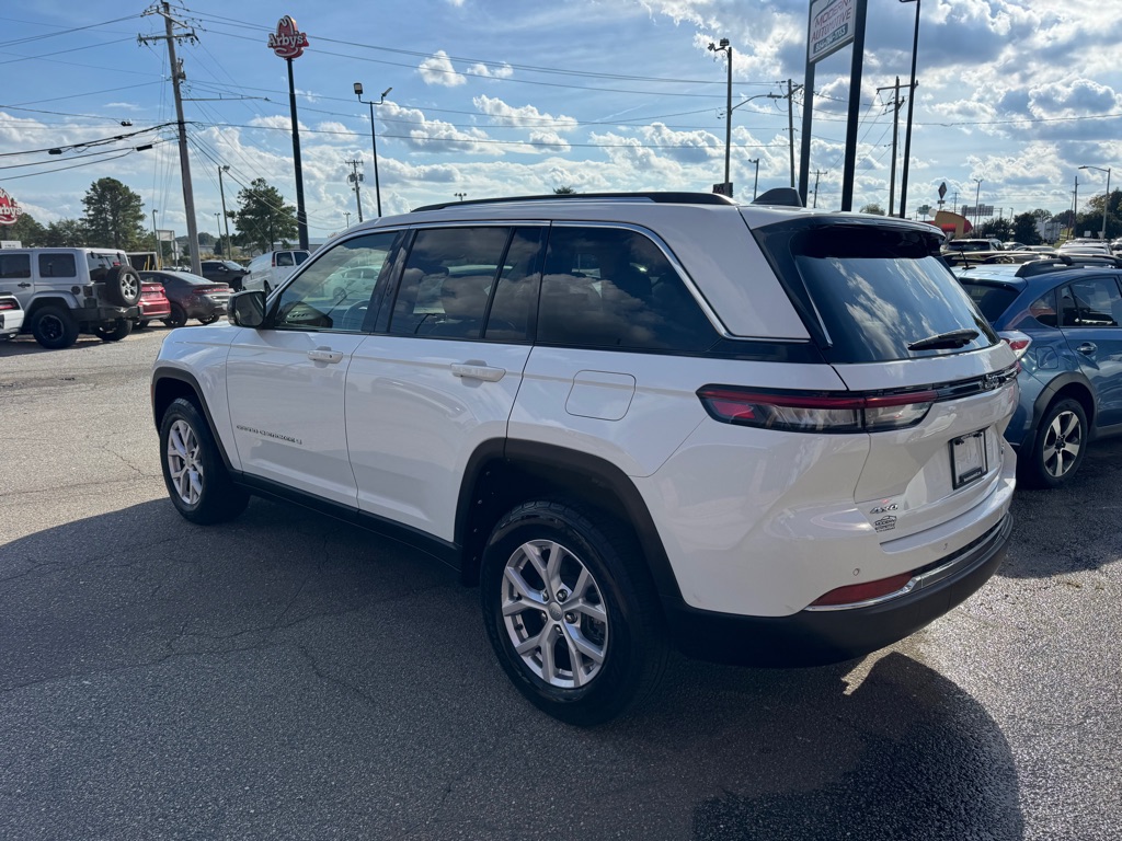 Photo 3 of this JEEP GRAND CHEROKEE