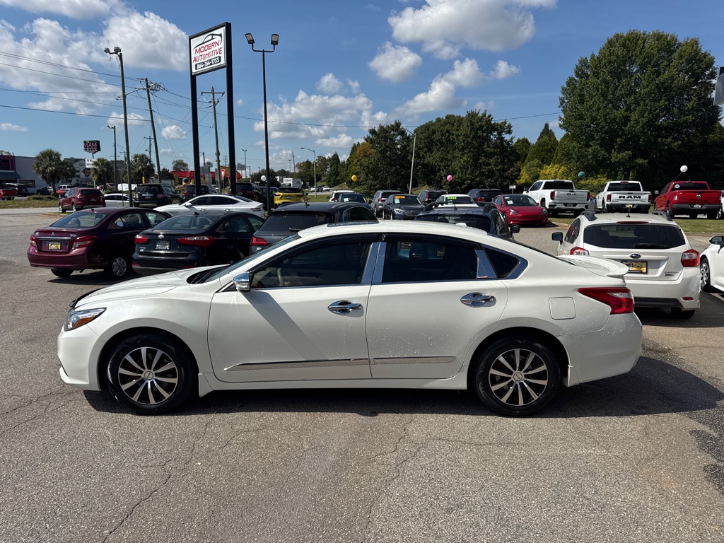 Photo 2 of this NISSAN ALTIMA