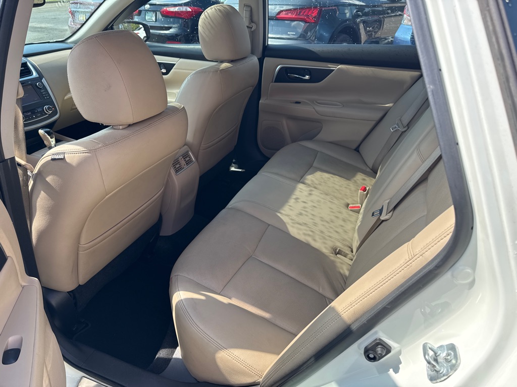 Photo 9 of this NISSAN ALTIMA