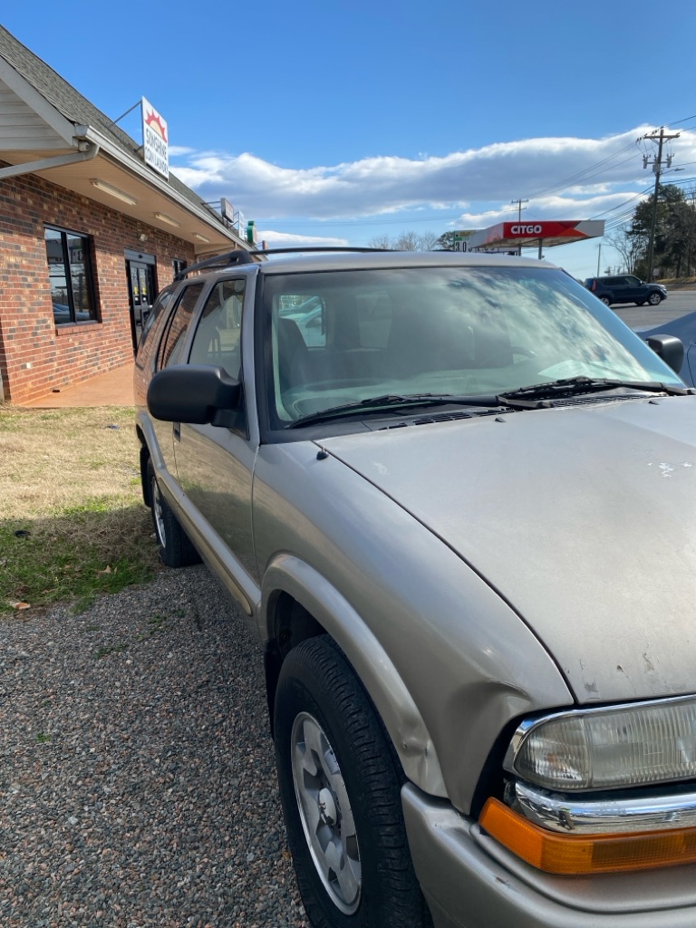 Photo 4 of this CHEVROLET BLAZER